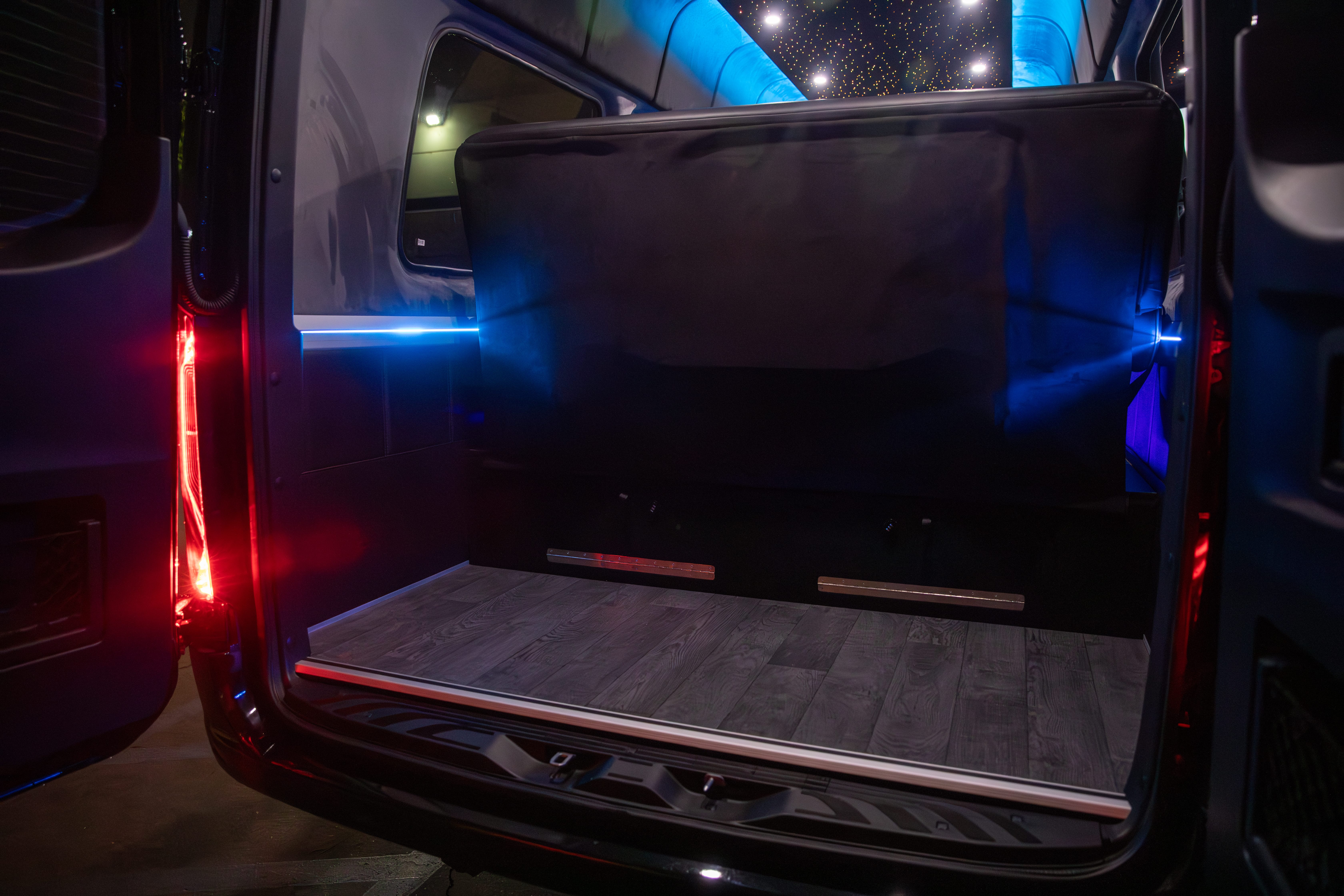 MERCEDEZ-BENZ SPRINTER 3500 AWD 14 PASSENGER Image 5
