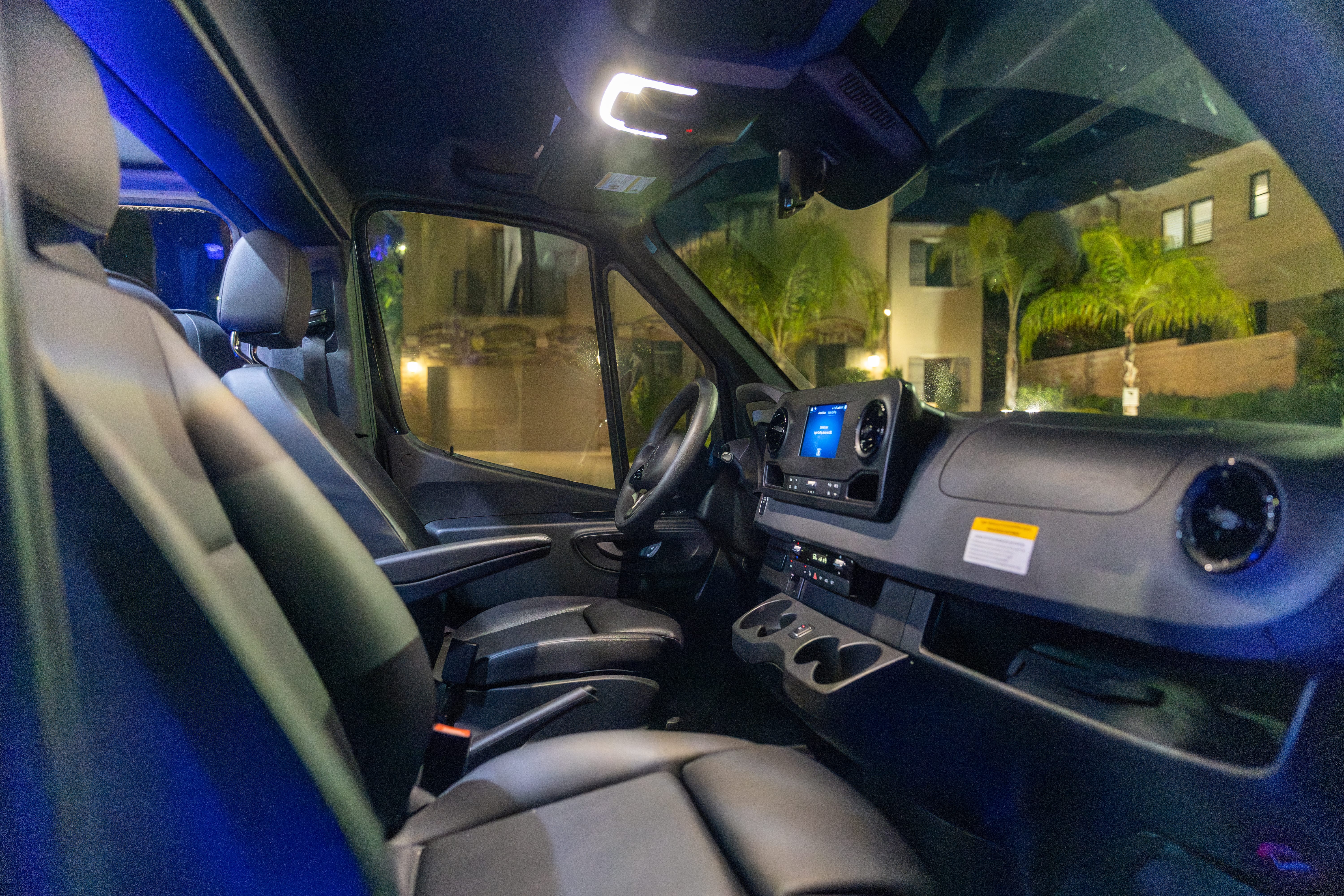 MERCEDEZ-BENZ SPRINTER 2500 14 PASSENGER Image 17