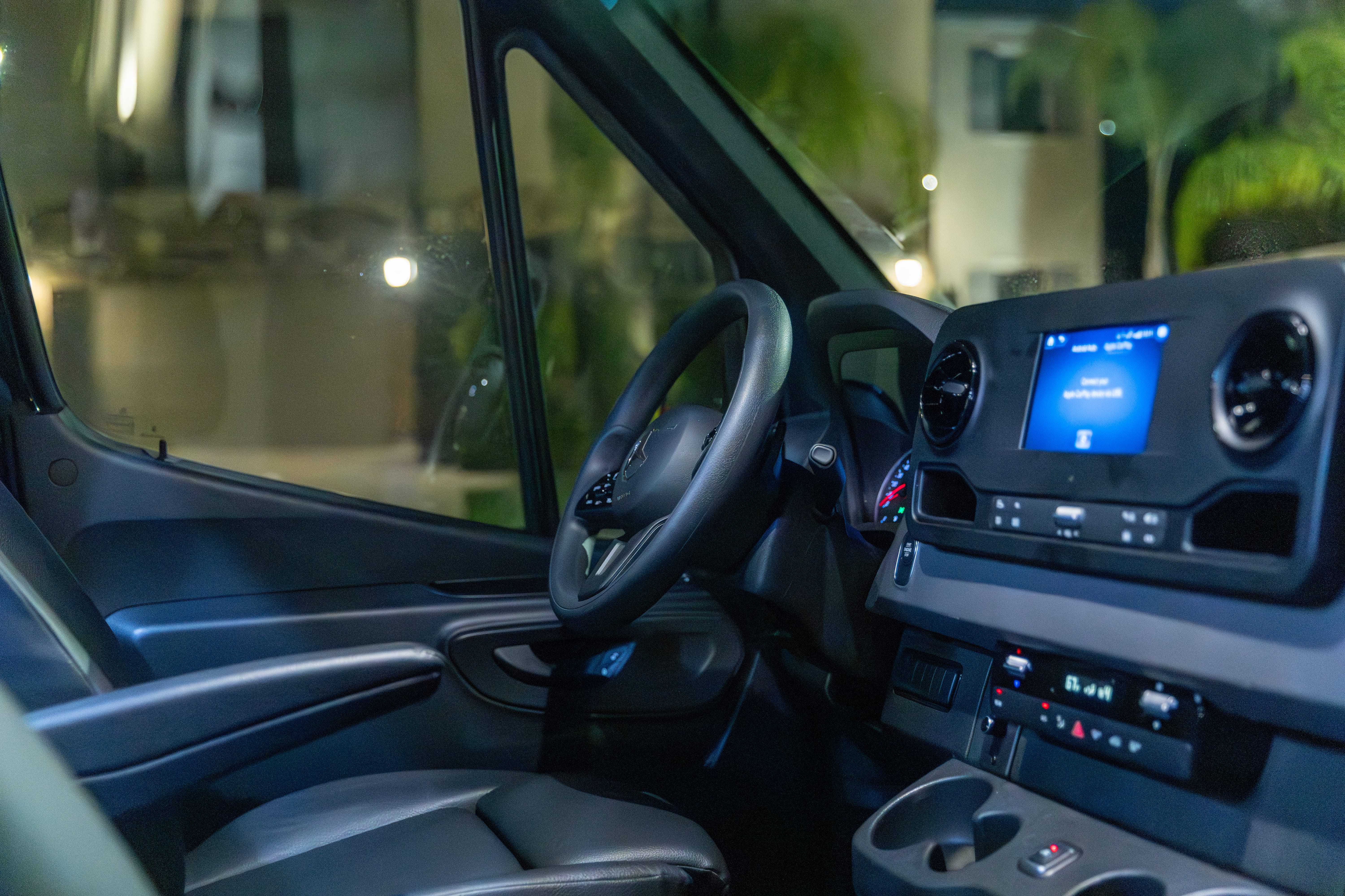 MERCEDEZ-BENZ SPRINTER 2500 14 PASSENGER Image 2
