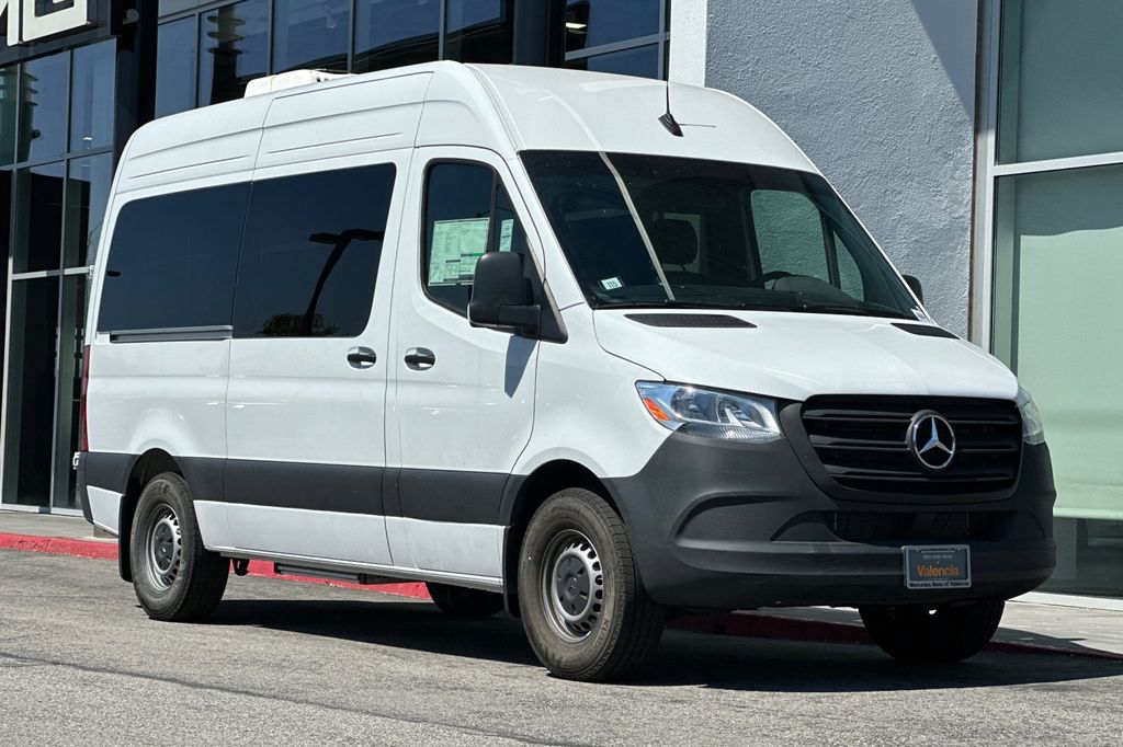 MERCEDEZ-BENZ SPRINTER 2500 10 PASSENGER Image 2