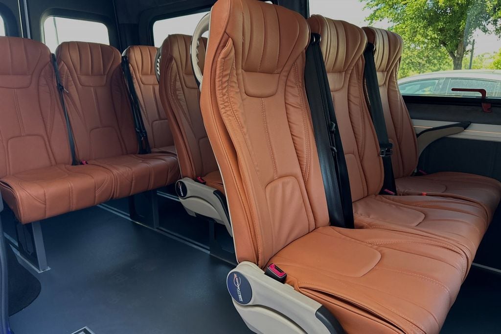 MERCEDEZ-BENZ SPRINTER 2500 10 PASSENGER Image 4