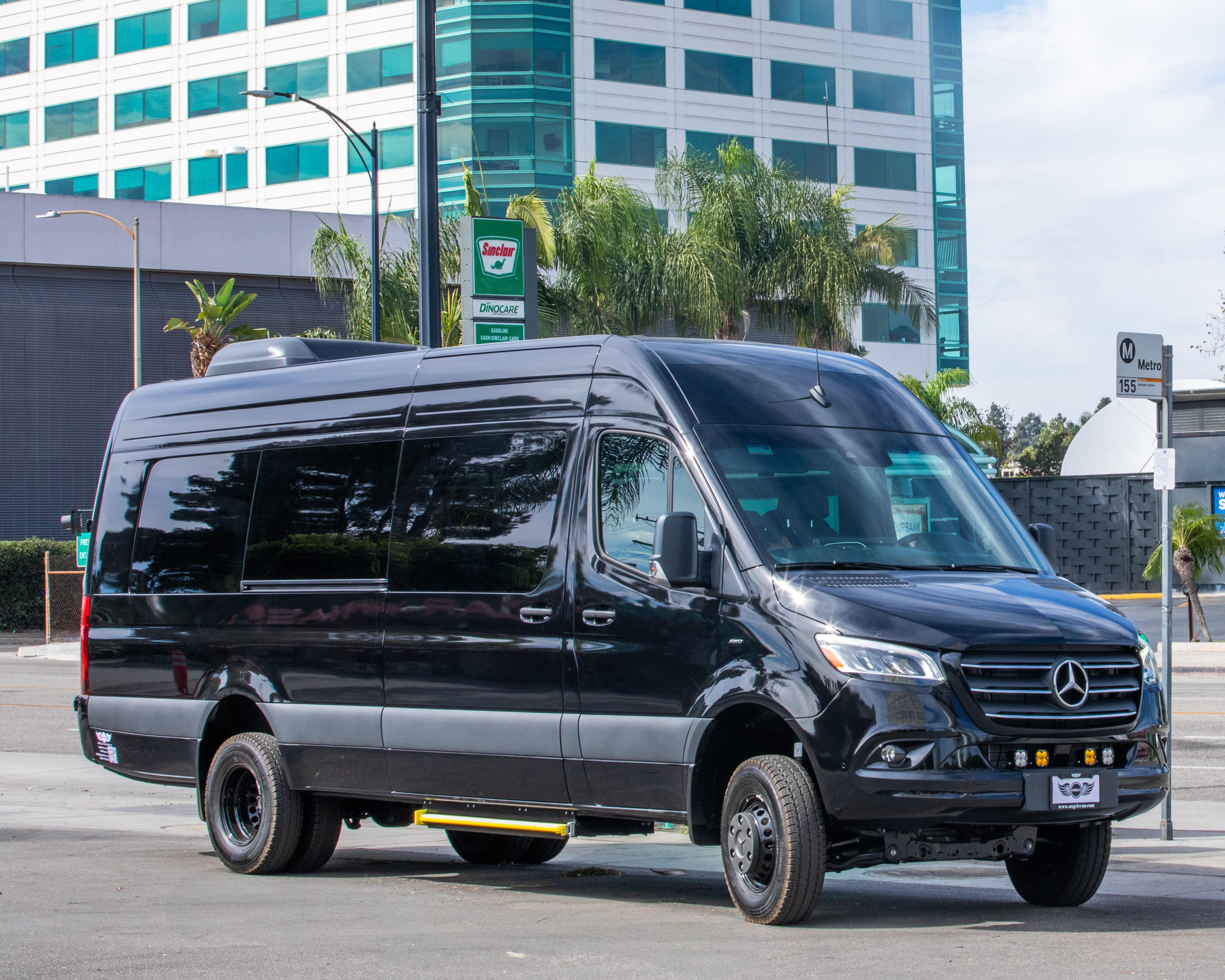 MERCEDEZ-BENZ SPRINTER 3500 AWD 14 PASSENGER Image 1